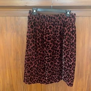 Comfortable velvet leopard Jcrew skirt w pockets!